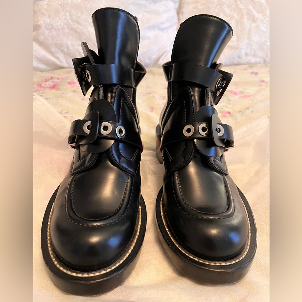 Balenciaga Ceinture Leather Ankle Boots - Excellent Condition!